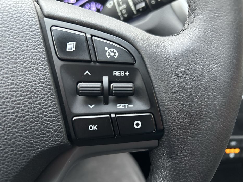 Офіційне авто ,максимальна комплектація