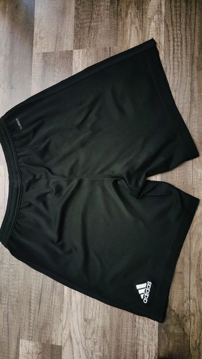 pilkarskie spodenki ADIDAS Manchester United