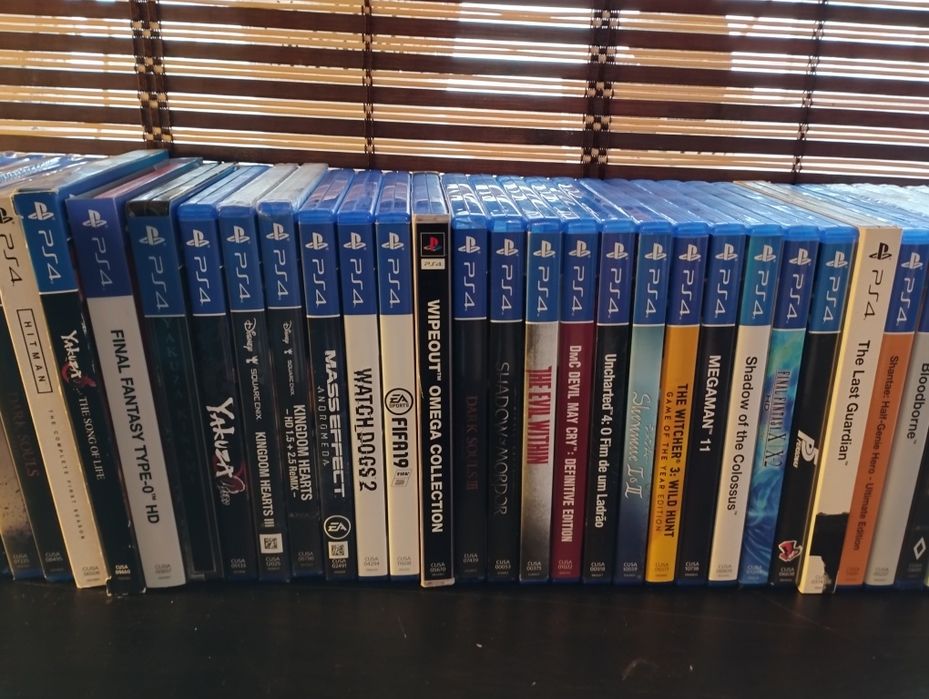 Coleção de jogos PS4