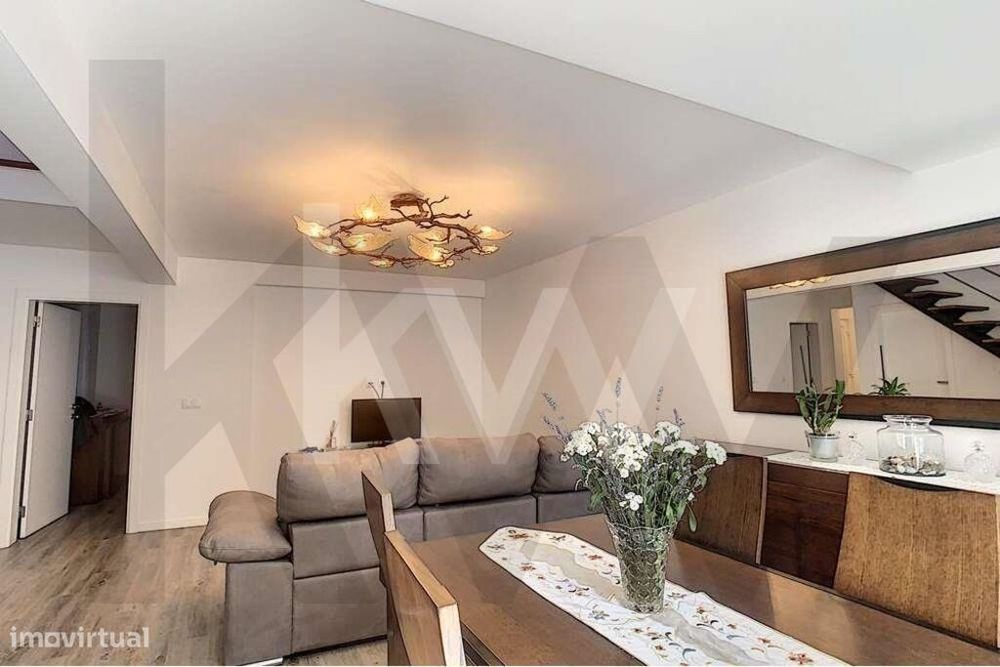 VENDA | Moradia T4  Totalmente Remodelada com Garagem | Gaeiras, Óbido