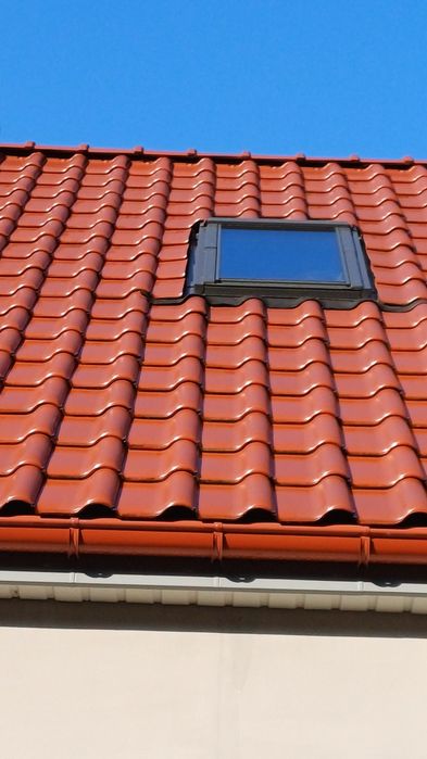 Okna dachowe montaż wymiana naprawa kominy  Dekarz
