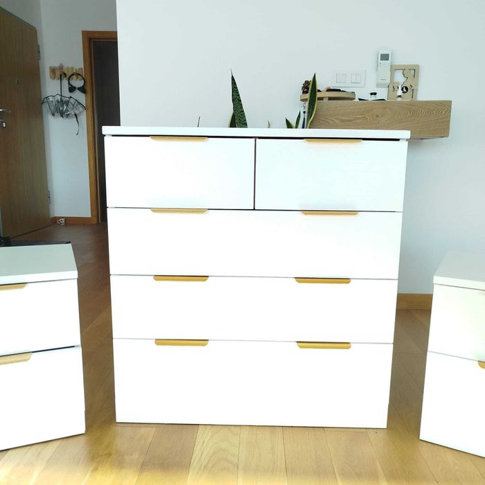 Conjunto de Comoda e 2 mesas de cabeceira