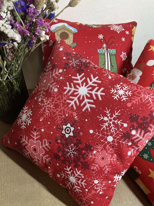 Новорічні подушки та наволочки