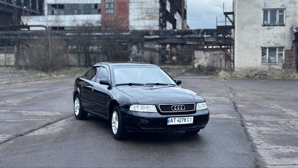 Продам Audi a4 b5 машина як на свої роки в дуже доглянутому стані. Салон комбінований шкіра алькантара на гарній музиці. Мотор без зауважен. Газова обслужена. Ходова вся перебрана. Нова зимова гума з хорошим протектором. Хто купить авто не пожаліє. За такі гроші таку живу не знайти. Торг біля авто. Кого цікавить дзвоніть