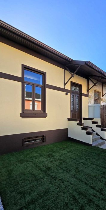 Moradia T2 Renovada + Amplo Salão c/ Luz Natural