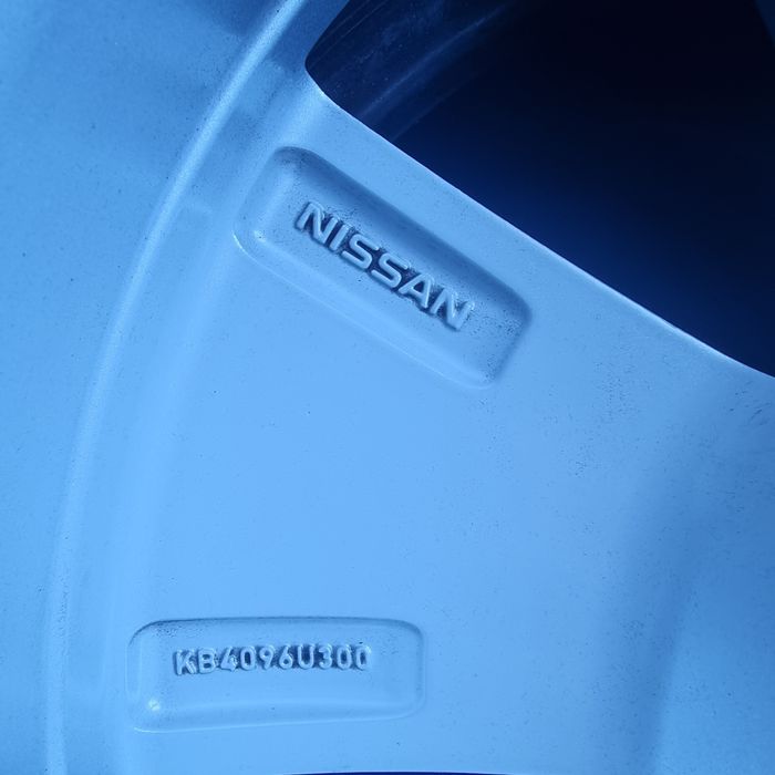 Диски Nissan R18 5x114.3 7.5j ET45 ЦО 66.1 оригінал стан нових