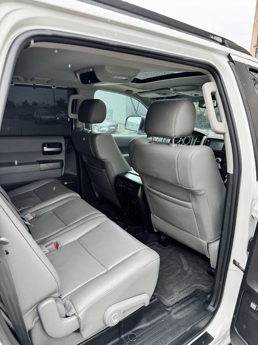 Toyota Sequoia 2014 ГАЗ/БЕНЗИН