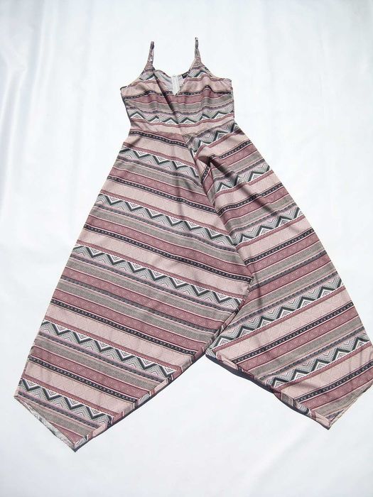 Интересный летний комбинезон мотнёй широкими штанами хиппи бохо shein