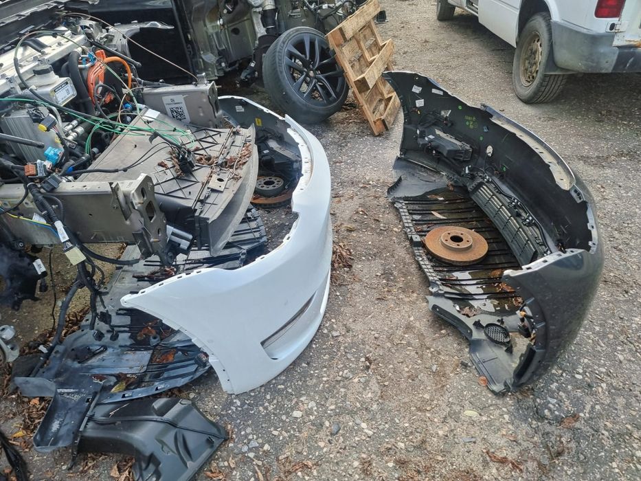 Бампер Tesla Model Y