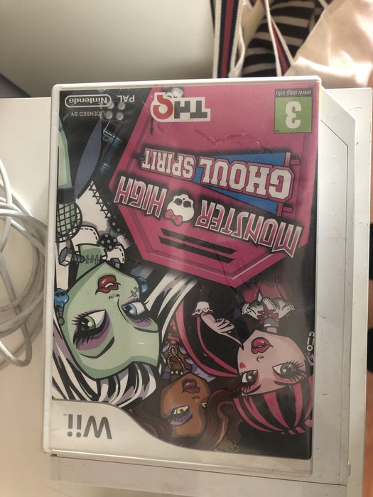 Wii + jogo + comando com capa + transformador + sensor ( obrigatório para comando)