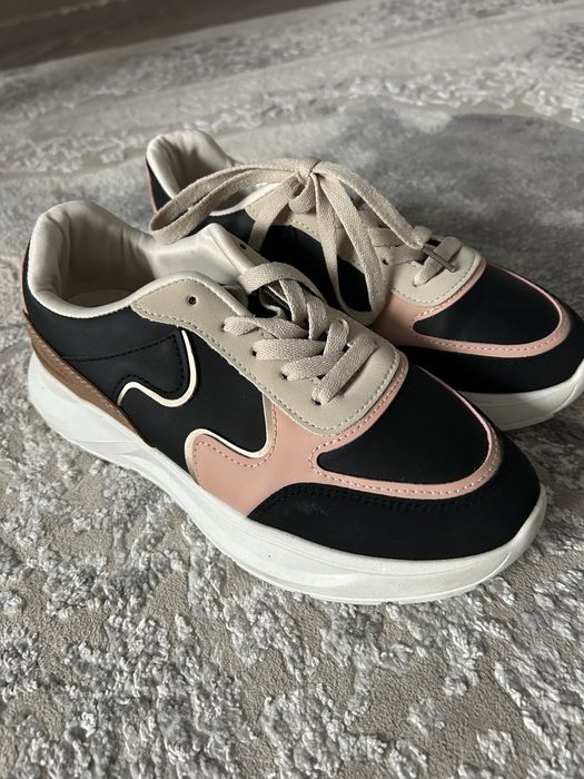 Кросівки 38 розмір продам