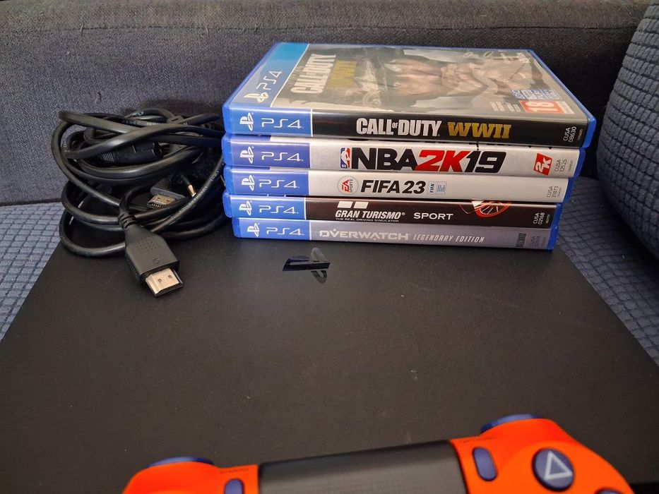 PS4 Slim 500GB + Comando + 5 Jogos – Pronta a jogar!