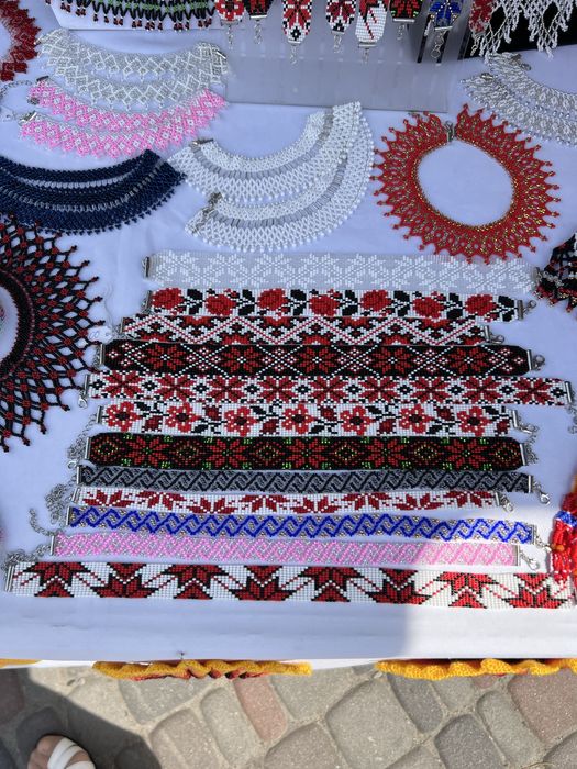 Браслети і до них чокери