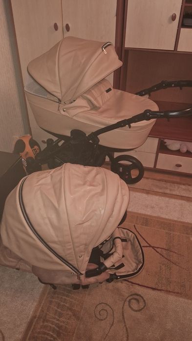 Дитячий візочок .