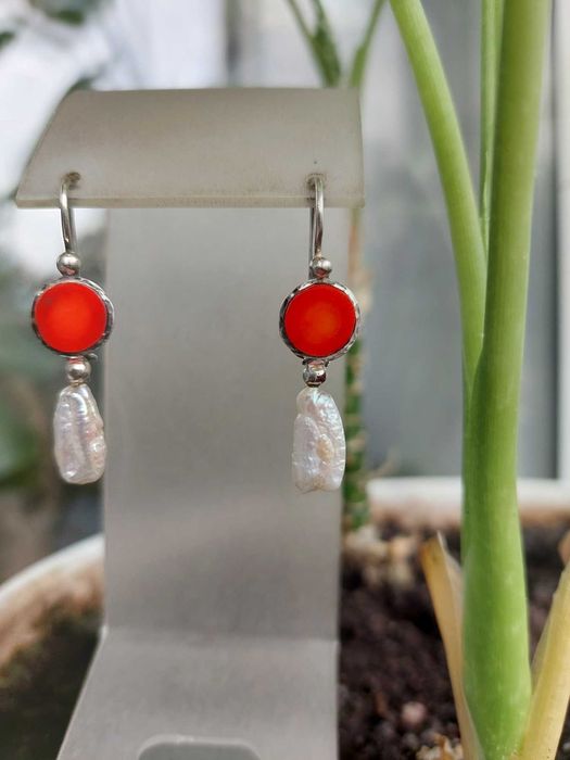 серебряные серьги с кораллами и жемчугом