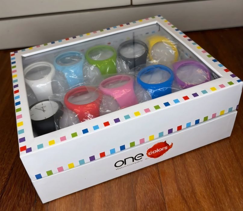 Relogio One com varias braceletes