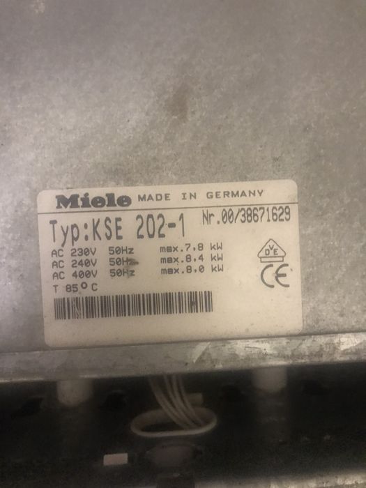 Продам електроплиту з духовкою