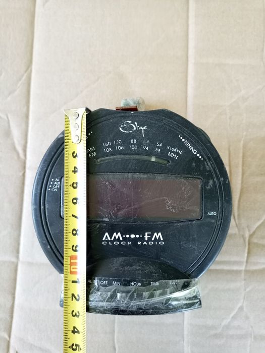 Радіо-часи-будильник на запчастини