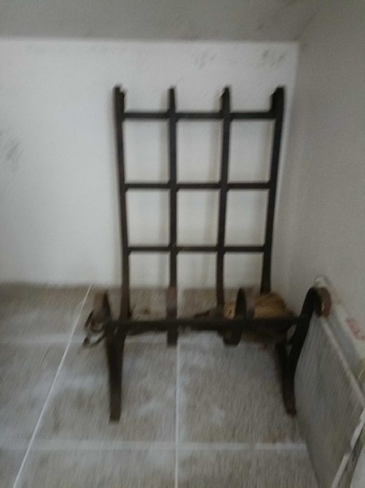 Suporte para lenha em ferro c/ acessórios de lareira