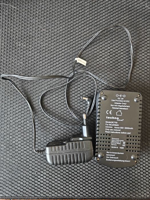 Зарядний пристрій Techonoline BC700 .