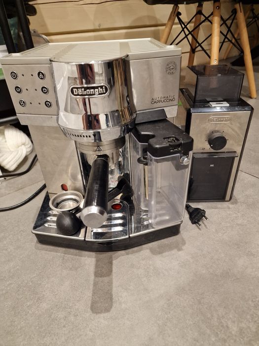 Ekspres kolbowy De'Longhi EC 850.M młynek