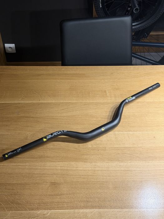 Kierownica BURGTEC Ride High, wznios 65mm