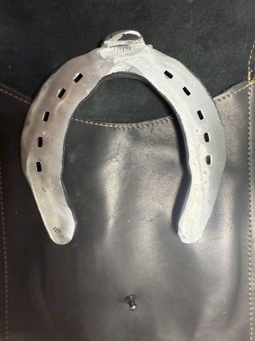 Подкова з кожаним чохлом