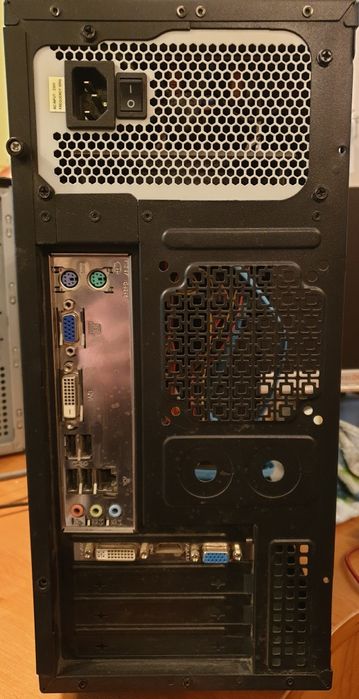 Komputer stacjonarny SSD, karta graficzna, stan b.dobry.