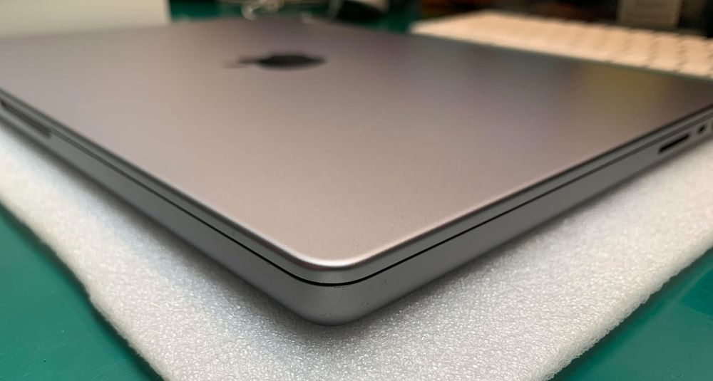 MacBook Pro 14 NAJMOCNIEJSZY | M2 Max 12C/30C | 64 GB RAM | Stan BDB