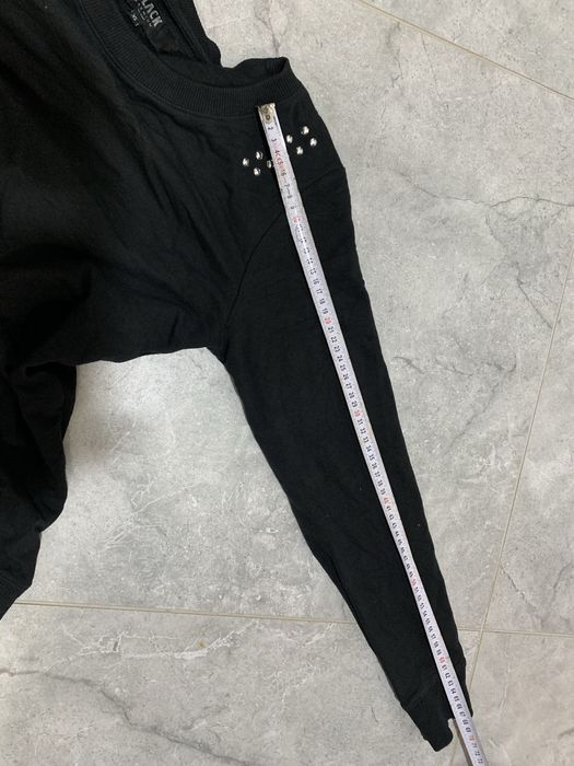 Чорний світшот з довгими рукавами