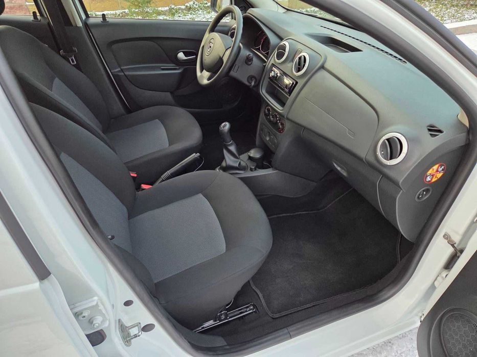 В ідеальному стані Dacia Logan 2015. Не битий, не фарбований