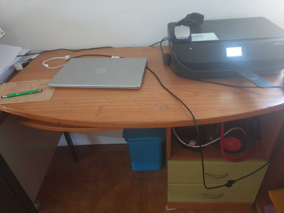 Cama dupla com secretária