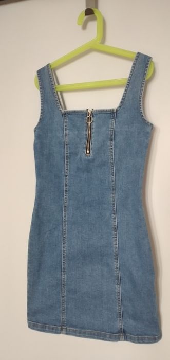 Sukienka jeansowa dziewczęca w rozmiarze 140.