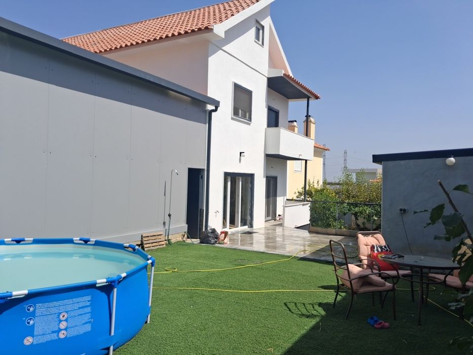 Quarto em moradia em Moninhos,  Loures.