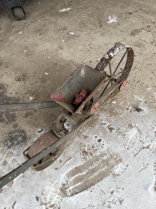 Ręczny siewnik punktowy do warzyw, sprawny