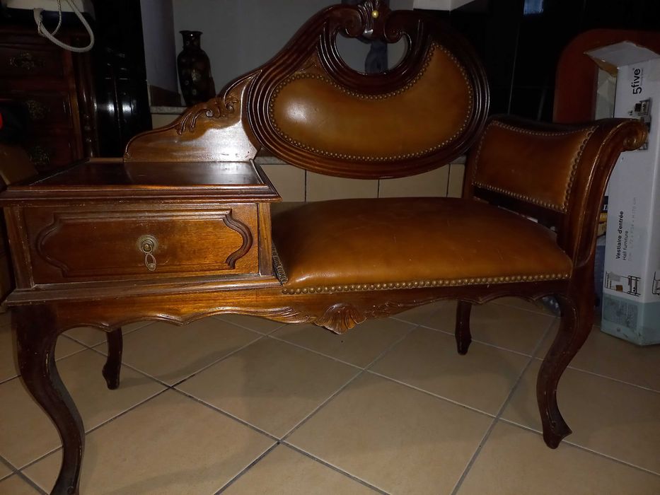 Cómoda modelo clássico em Mogno
