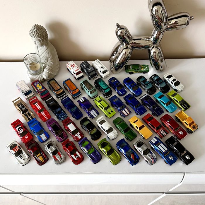 Hot Wheels DMC, Dodge, Camaro, Corvette,  Pontiac,  Volt, Mastretta