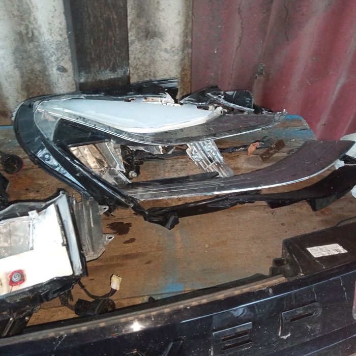 Продам битые лед фары