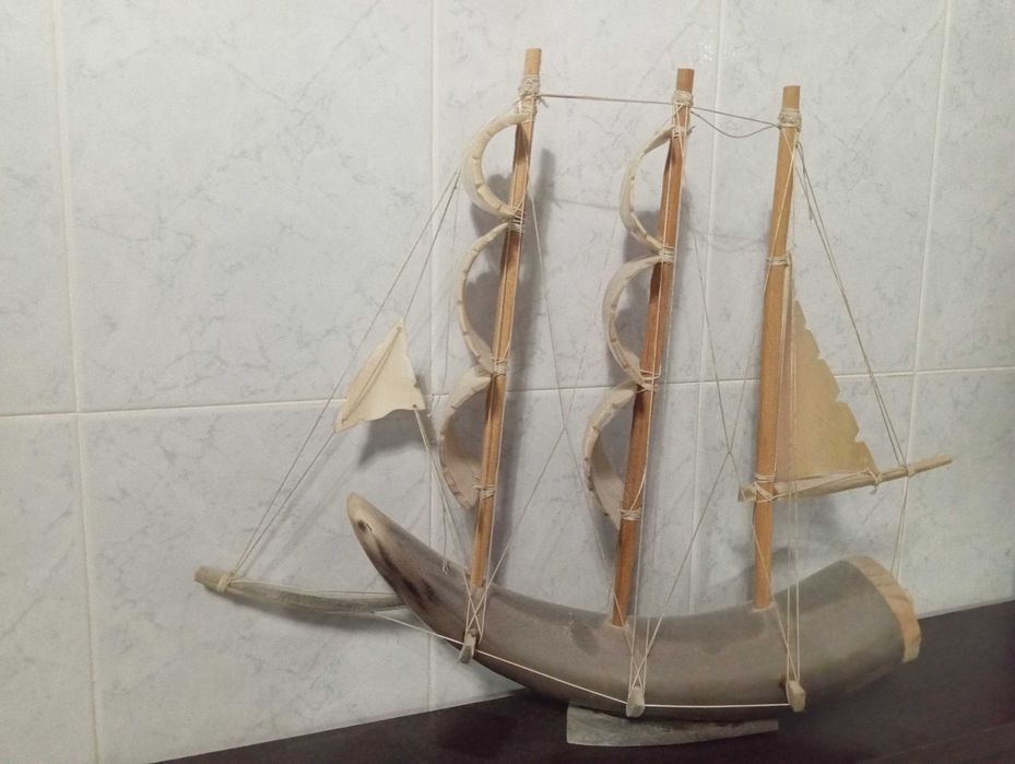 Barco em chifre / corno ( artigo artesanal )
