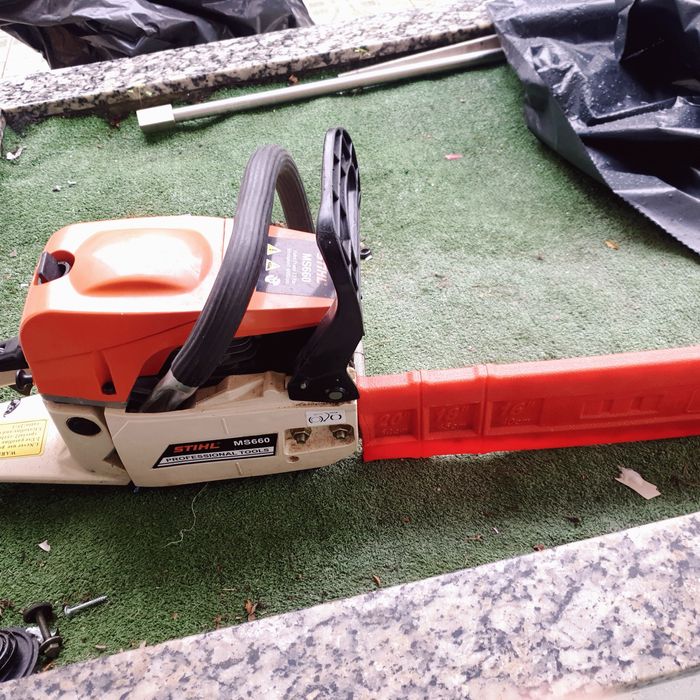 Moto serra a funcionar muito bem