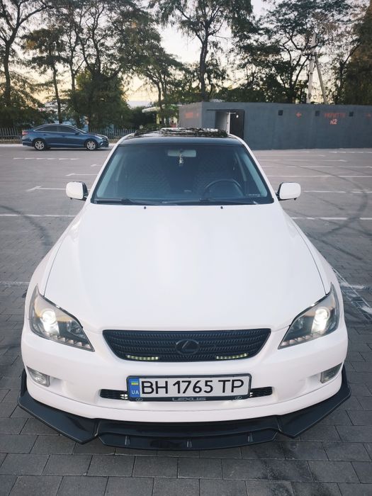 Lexus is 200  с мотором  3 sge Beams