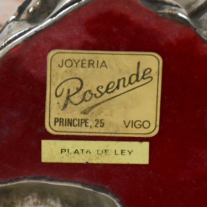 Grupo escultórico de mãe Mexicana e filhos em folha de prata