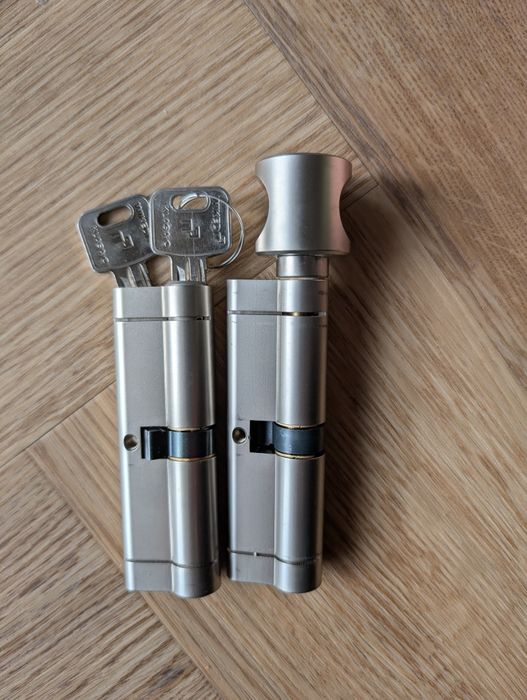 Wikęd 2 wkładki (50/50 + 50/50 G - gałka) klasa C + 2 klucze