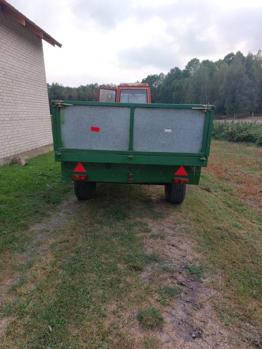 Przyczepa  z rozrzutnika