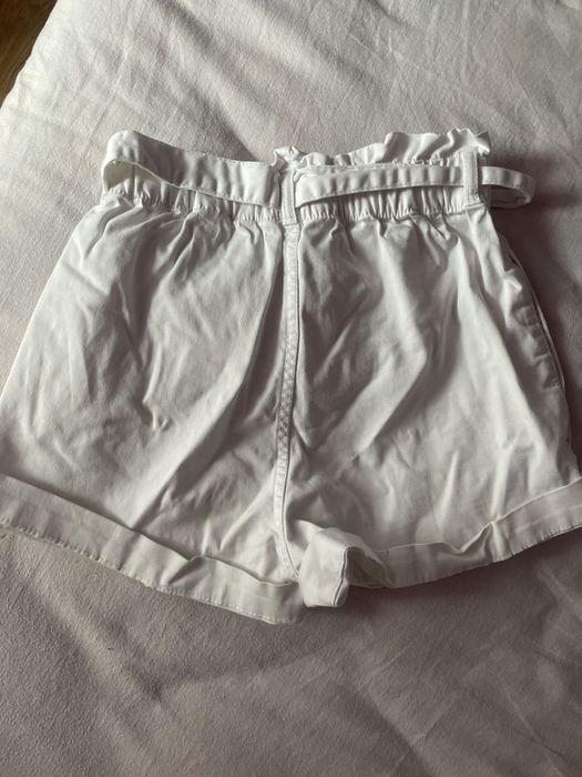 продам Белые шорты  H&M.  12-13 лет