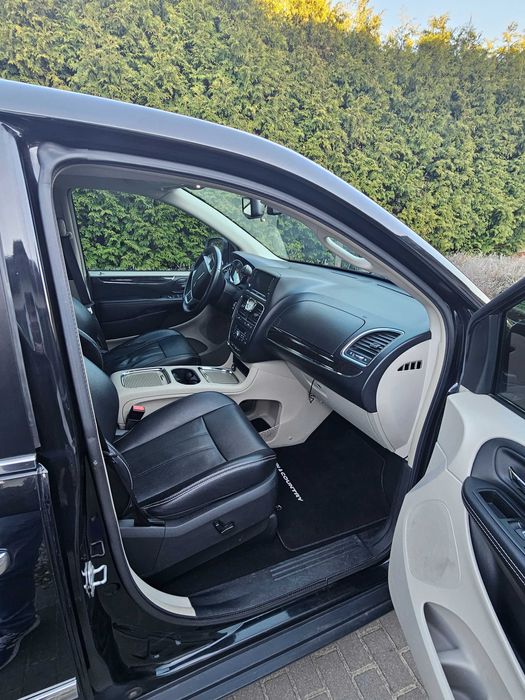 Chrysler Town and Country