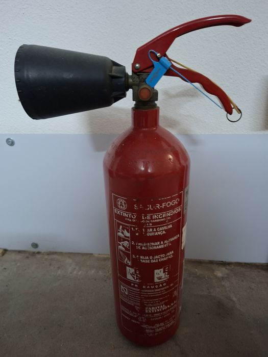 Extintores de CO2 (2 unidades)