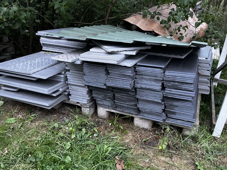 2 palety płytek całych i kawałków