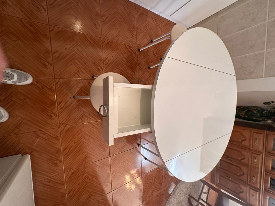 Mesa de cozinha branca extensível + 4 bancos