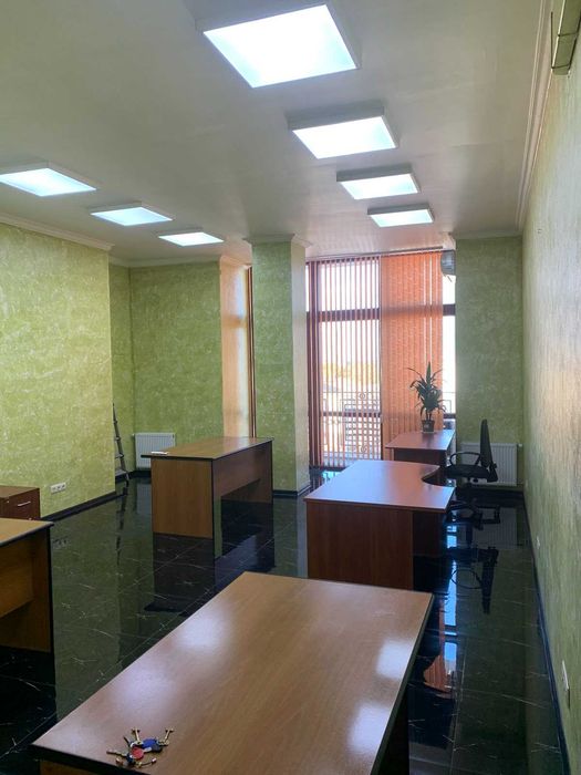 Сдам Офис 160 м2 на Греческой площади. 4 кабинета. С мебелью